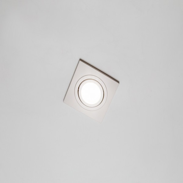 Фото Светильник точечный cast 79 white