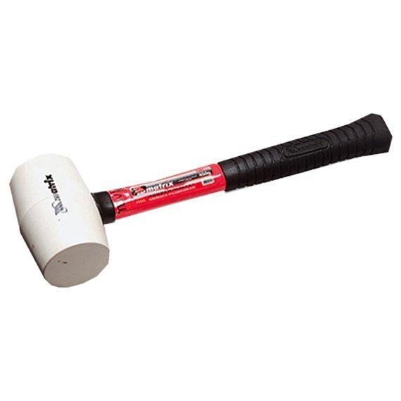 Фото Киянка резиновая 680г белая резина с фиберглассовой ручкой matrix 11197