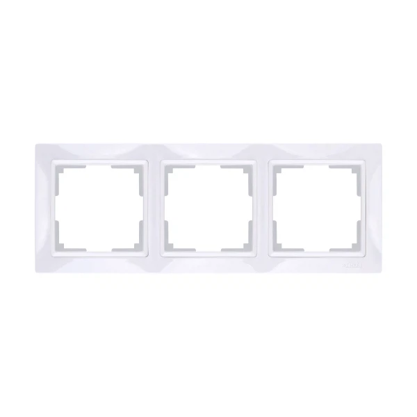 Рамка на 3 поста белая, basic wl03-frame-03 w0032001