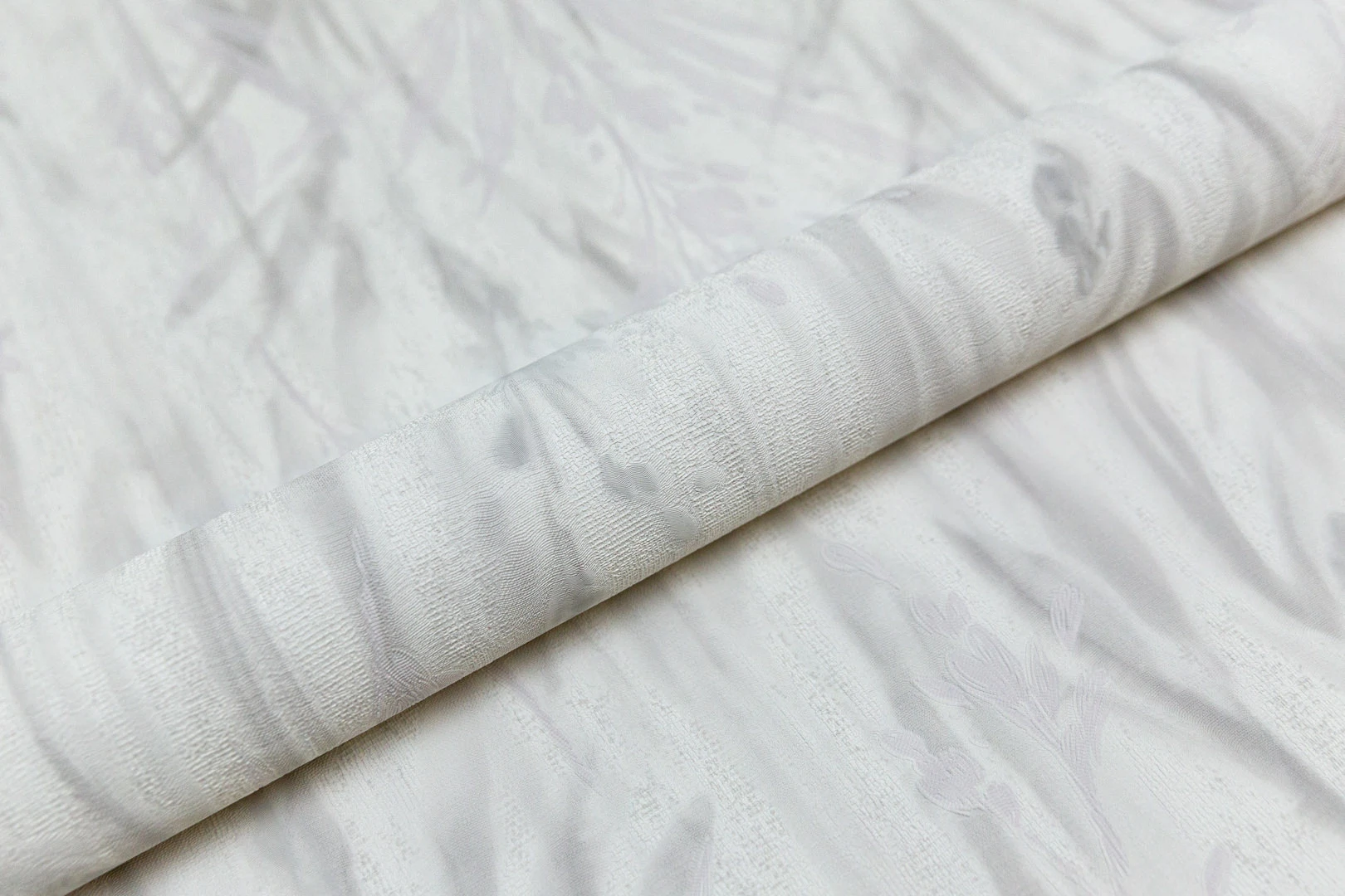 Изображение товара Обои виниловые Kerama Marazzi Отражение серый 1,06м х 10,05м, флористический мотив