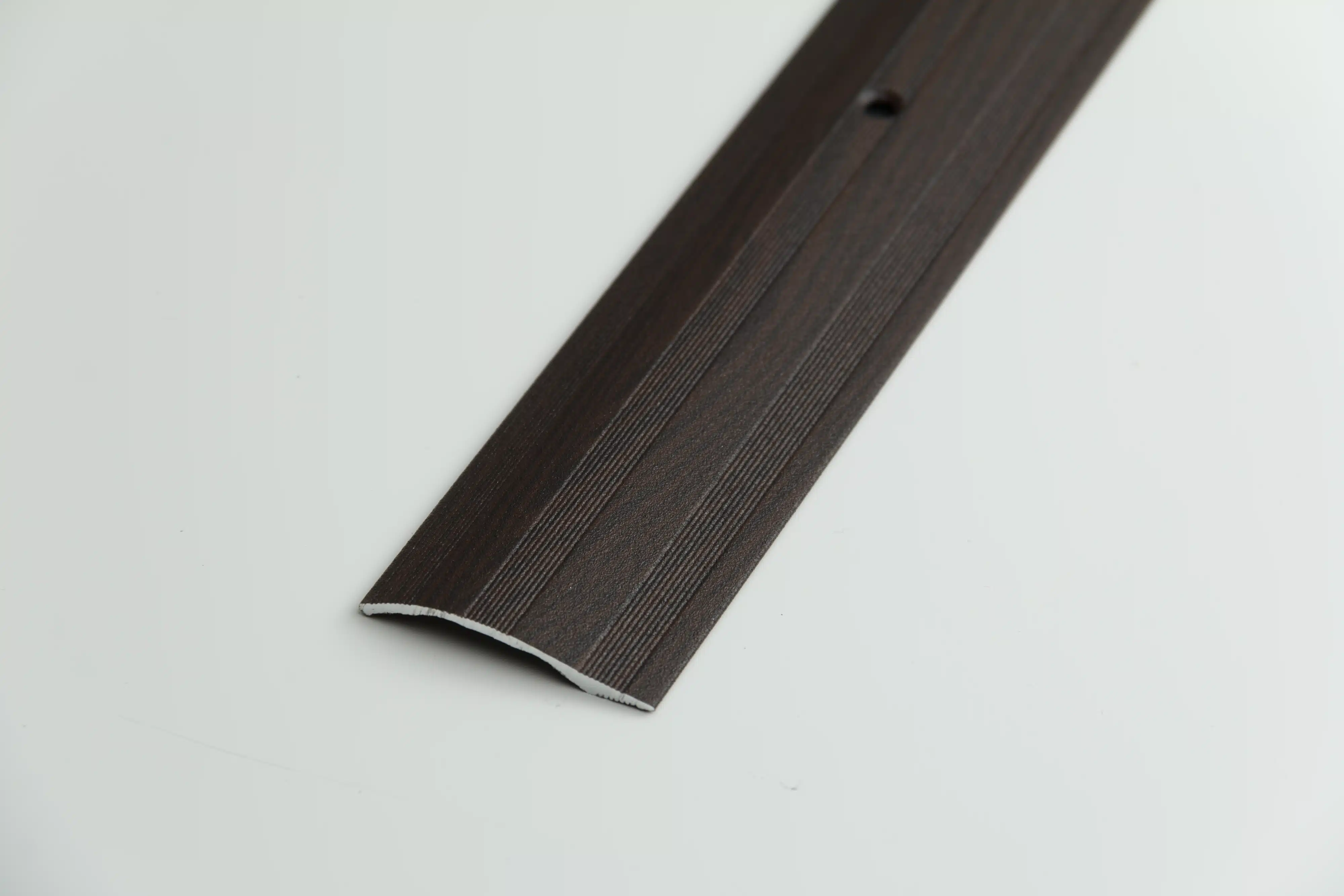 Изображение товара Порог разноуровневый алюминиевый Лука ПР 02.1800.095 39.4 мм 1.8 м Дуб венге УТ000002657