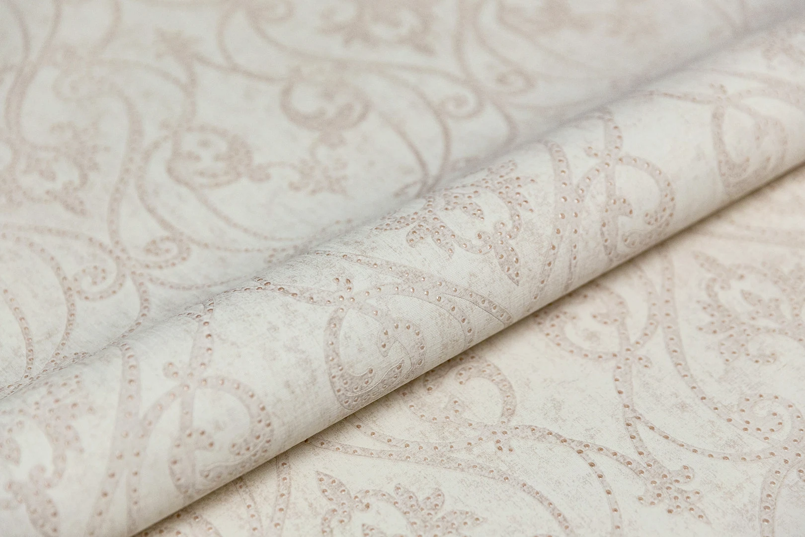 Изображение товара Обои виниловые Kerama Marazzi Дамаск мотив бежевые 10 м для гостиной