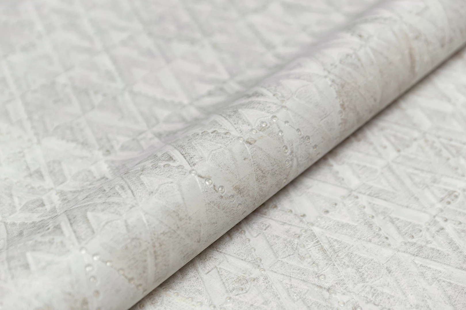 Изображение товара Обои виниловые на флизелиновой основе Коллаж мотив серый для гостиной