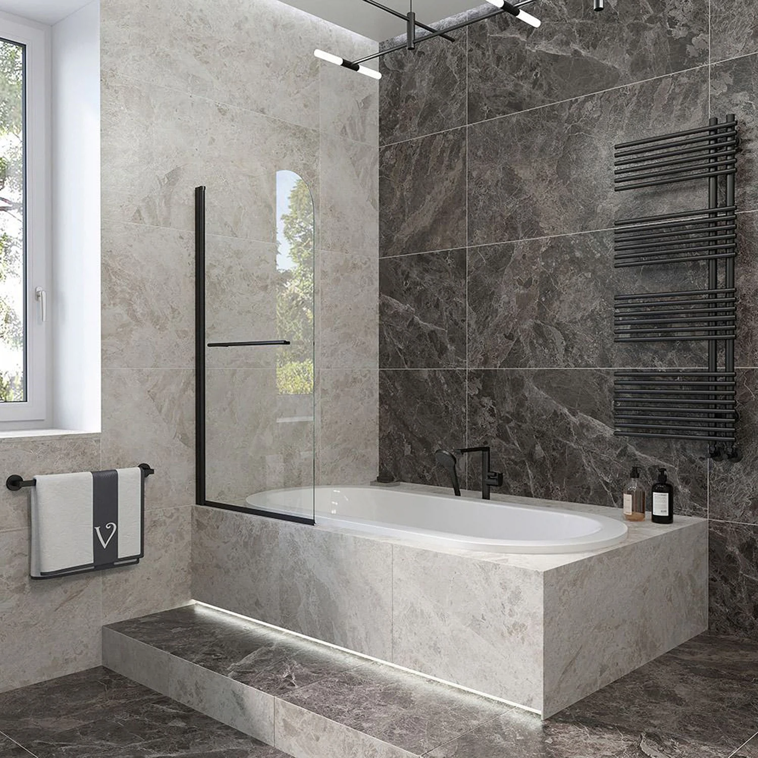 Изображение товара Стеклянная шторка для ванны Veconi Palau 70x150 см прозрачное с черным профилем