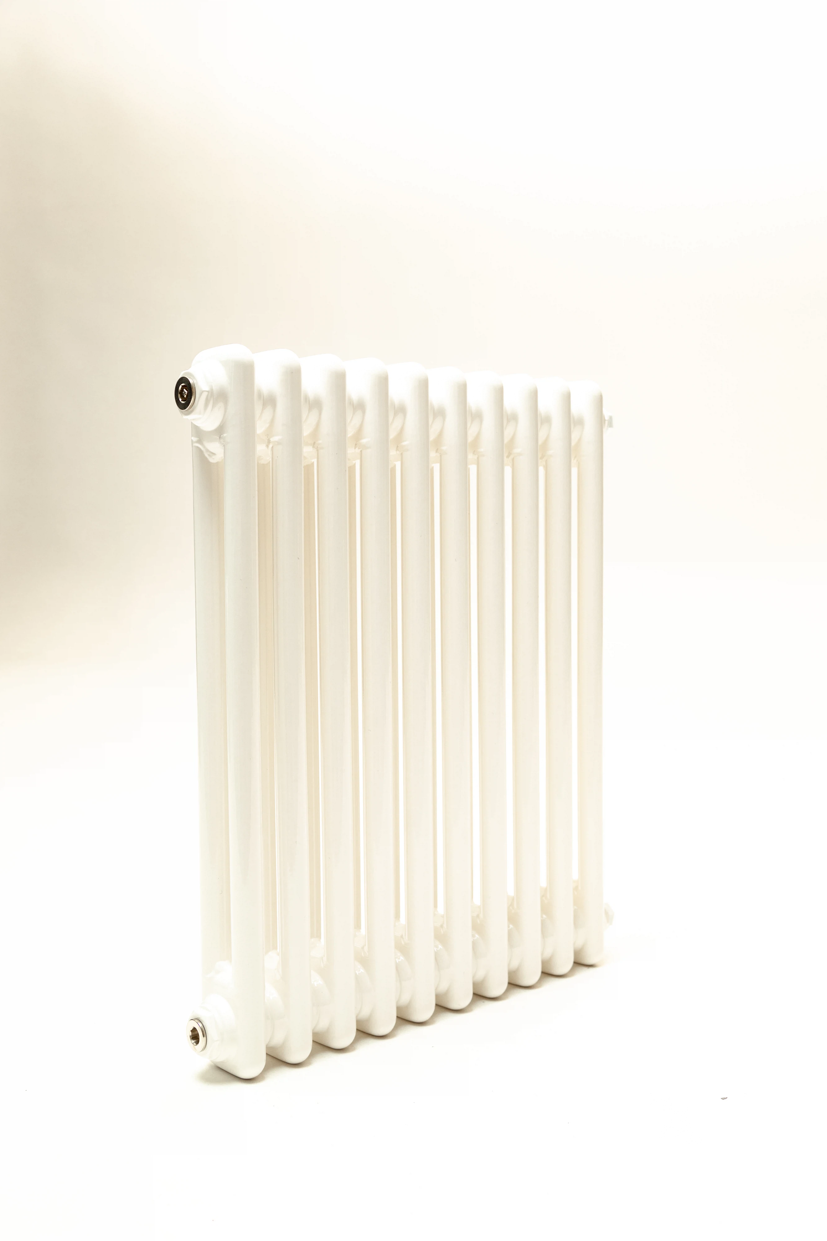 Изображение товара Трубчатый радиатор ТЕПЛОФОРТ двухтрубный, 8 секций, белый глянец, нижнее подключение