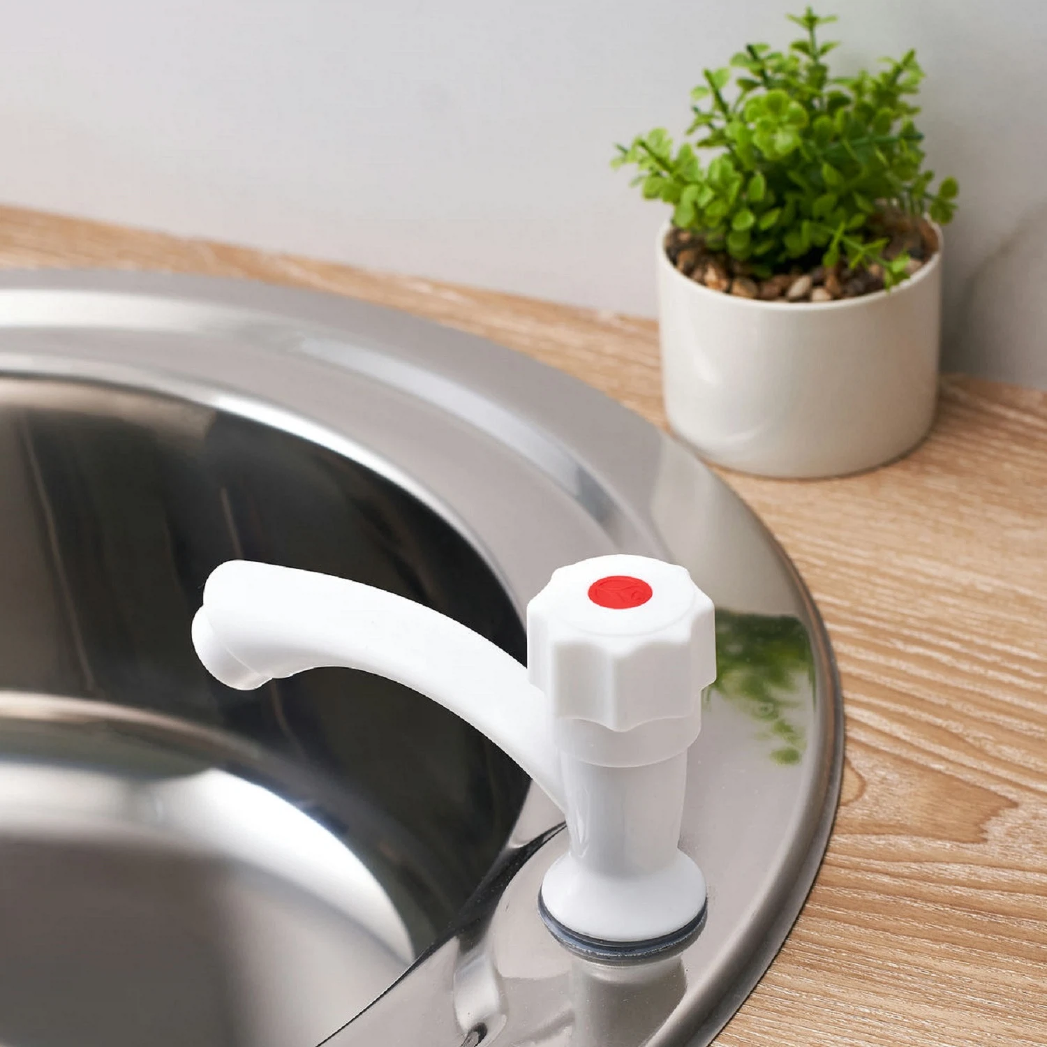 Изображение товара Кран для умывальника из ABS пластика белый модель PL3-269F